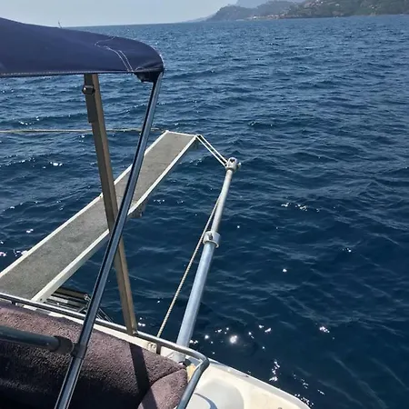Yacht Charlene *
